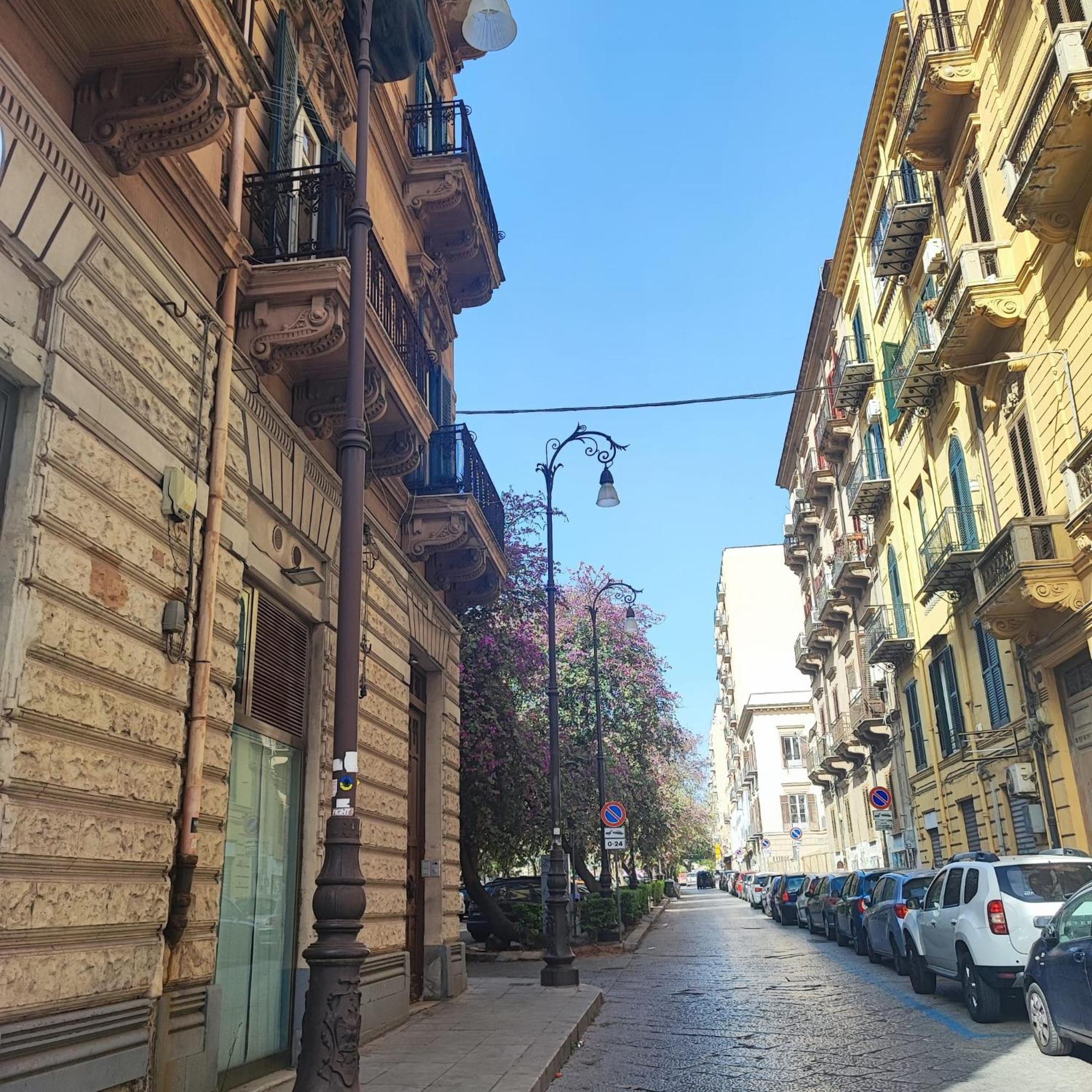 Casa Vacanze Da Ruggero Al Massimo Palermo Exterior photo